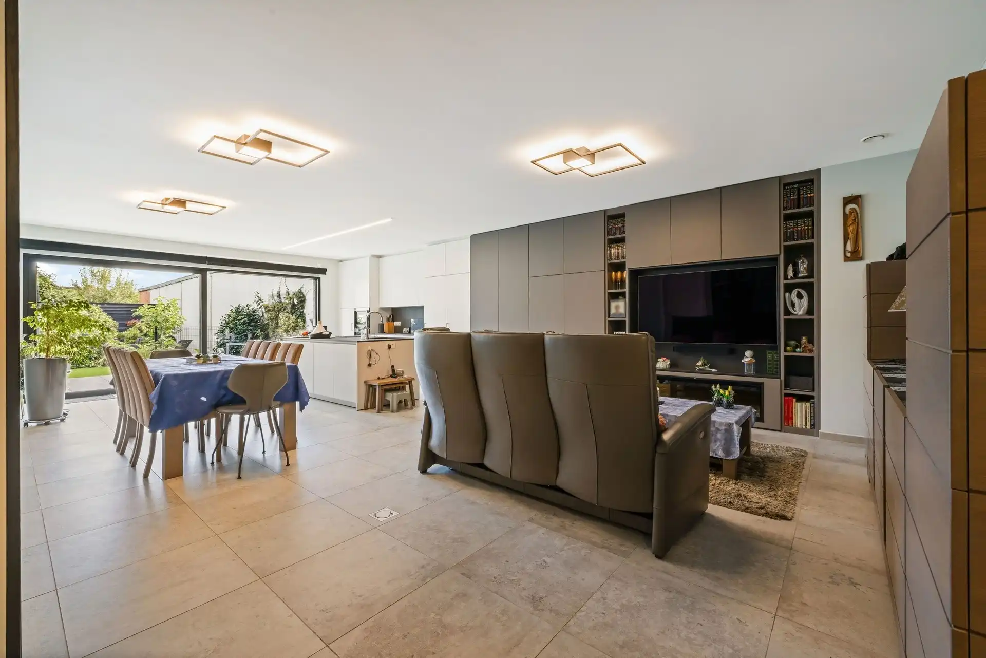 Ruim gelijkvloersappartement (140m²) op een uitmuntende locatie in het centrum van Sint-Gillis-Waas foto 4