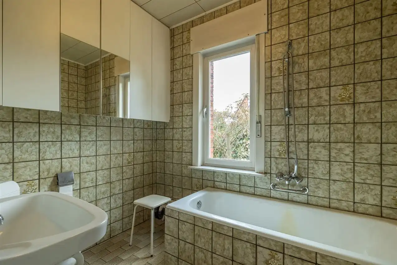 Vlakbij ingang merodebossen, soldie woning met potentieel foto 41