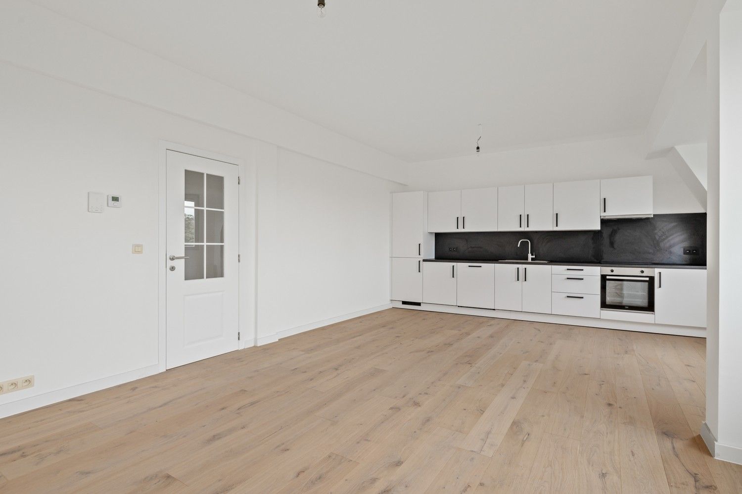 Prachtig gerenoveerd appartement met 2 slaapkamers in rustige straat te koop te Antwerpen foto 4