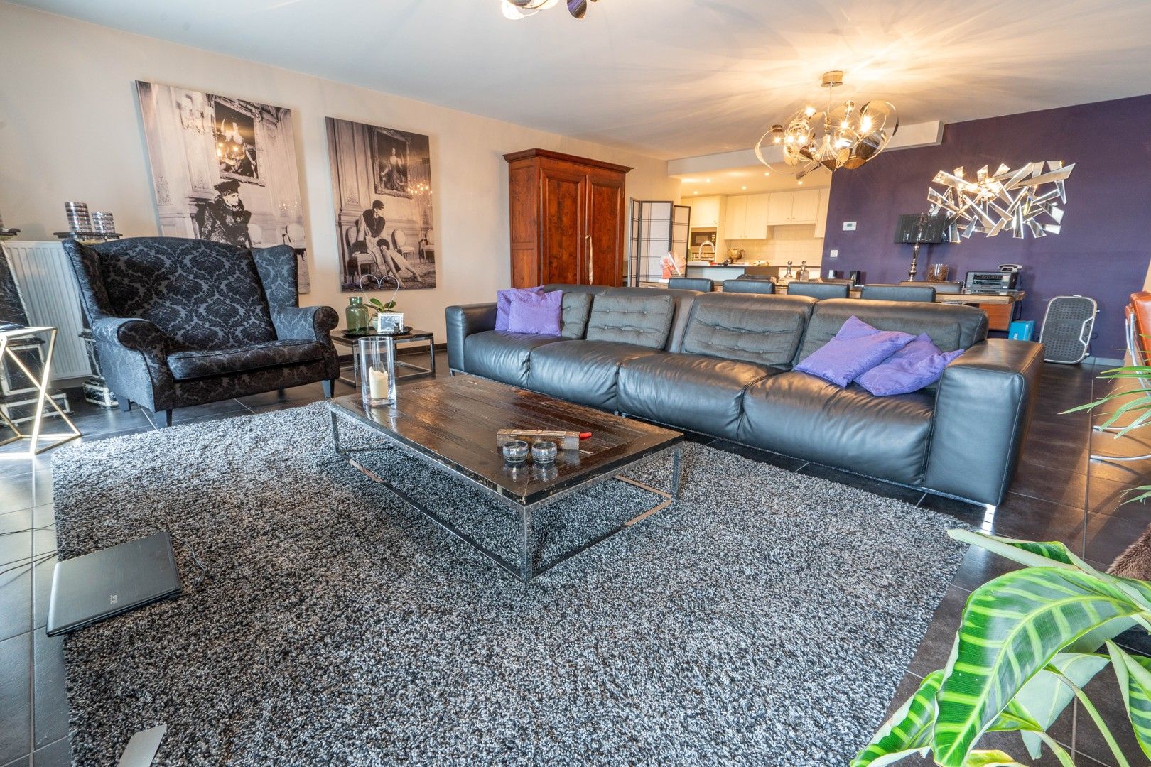 Heel ruim en smaakvol gemeubeld appartement met 3 slaapkamers en tuin foto 3