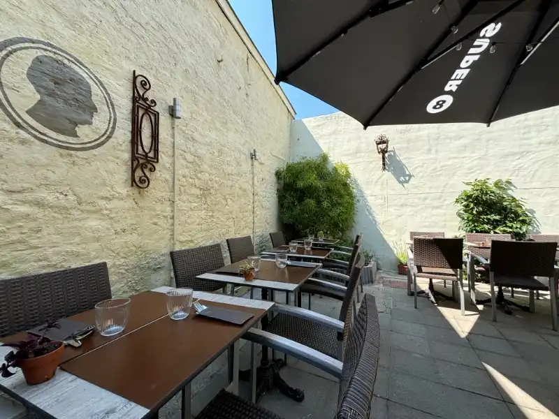Overname bistro - sfeerrestaurant met Terras in Brugge foto {{pictureIndex}}