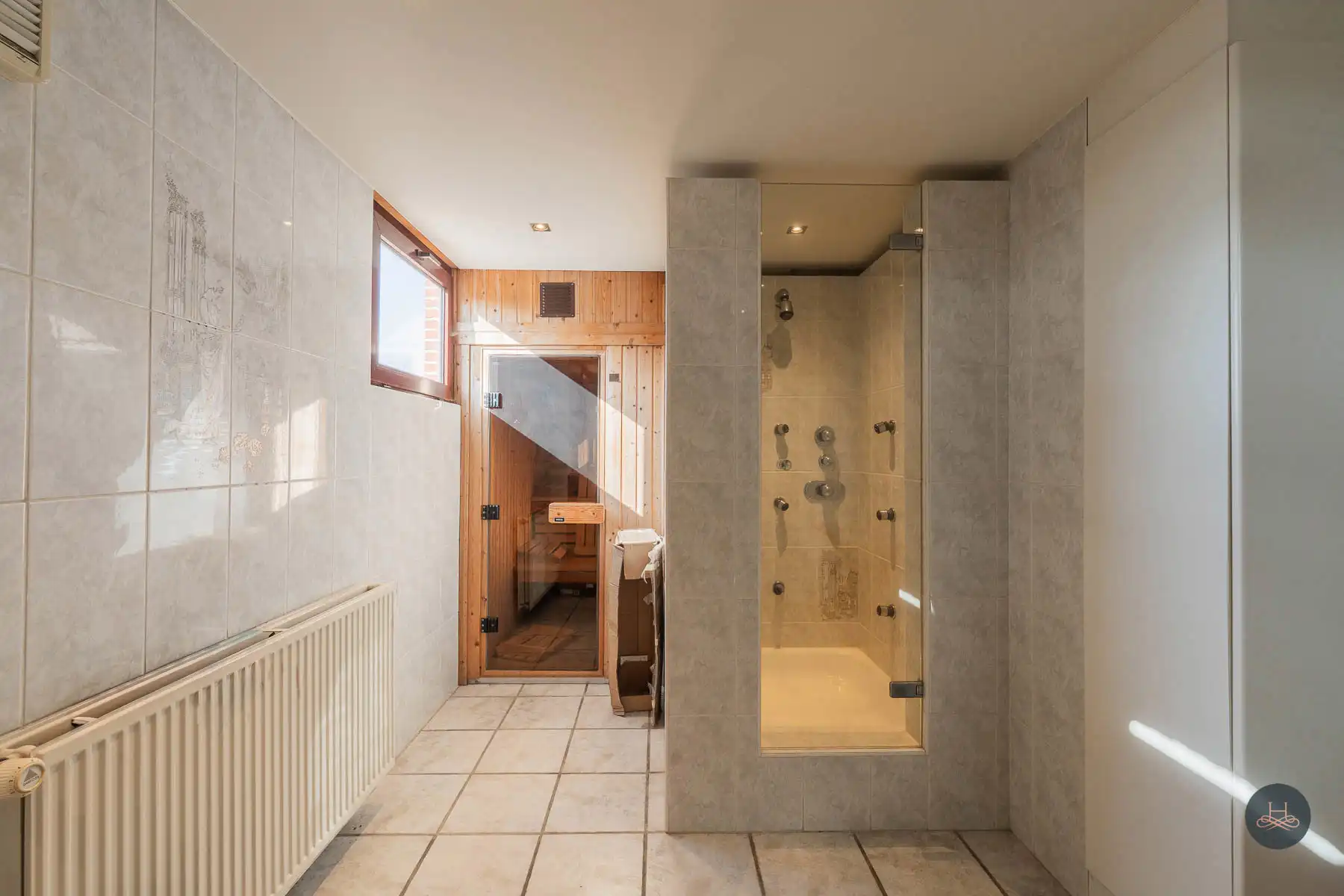 Woning met groot multifunctioneel bijgebouw in rustige straat foto 22