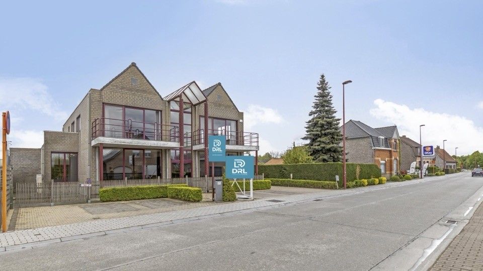 Handelspand met woning te koop - zeer veel potentieel foto 2