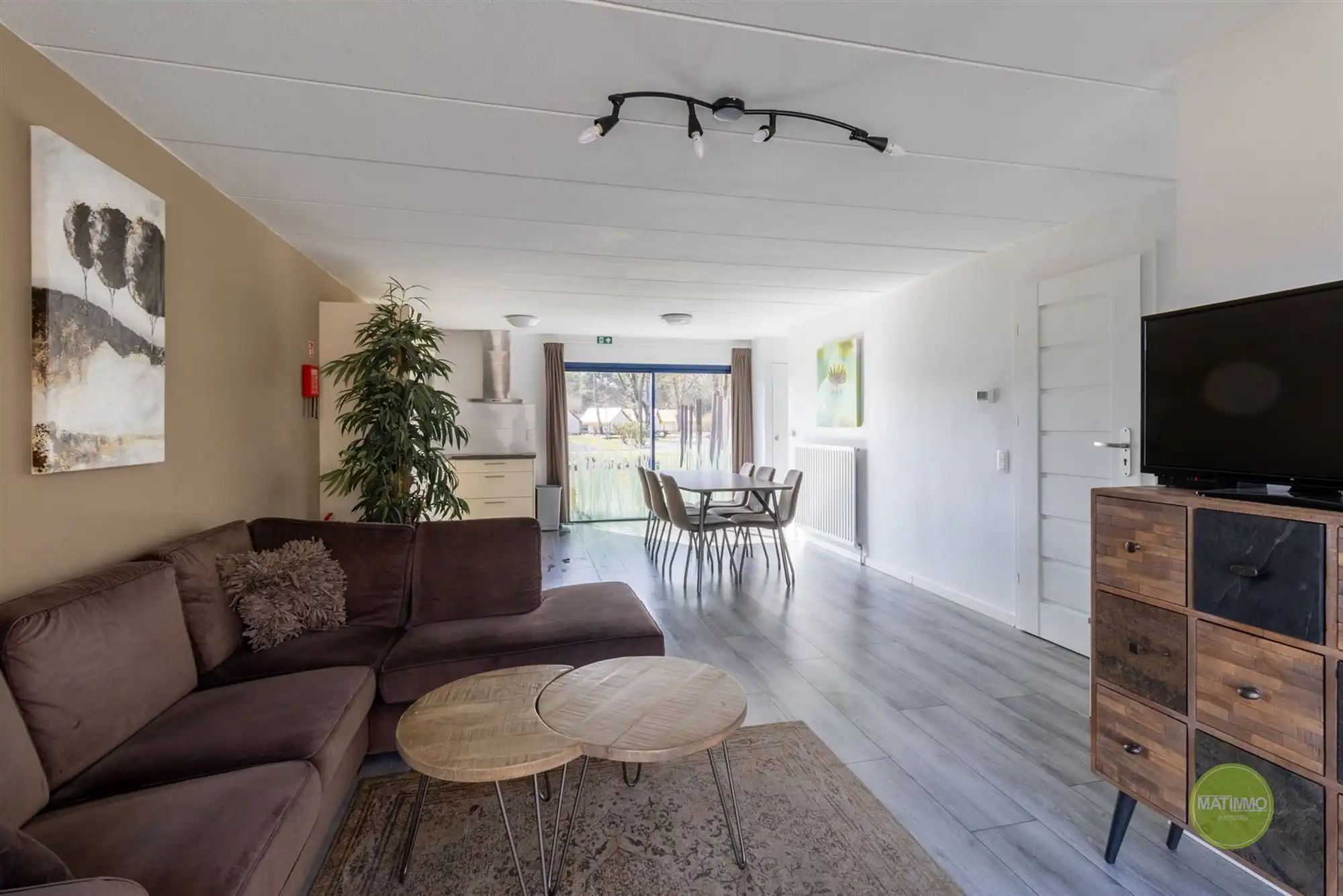 Moderne vakantiebungalow in EuroParcs Zilverstrand te Mol foto 4