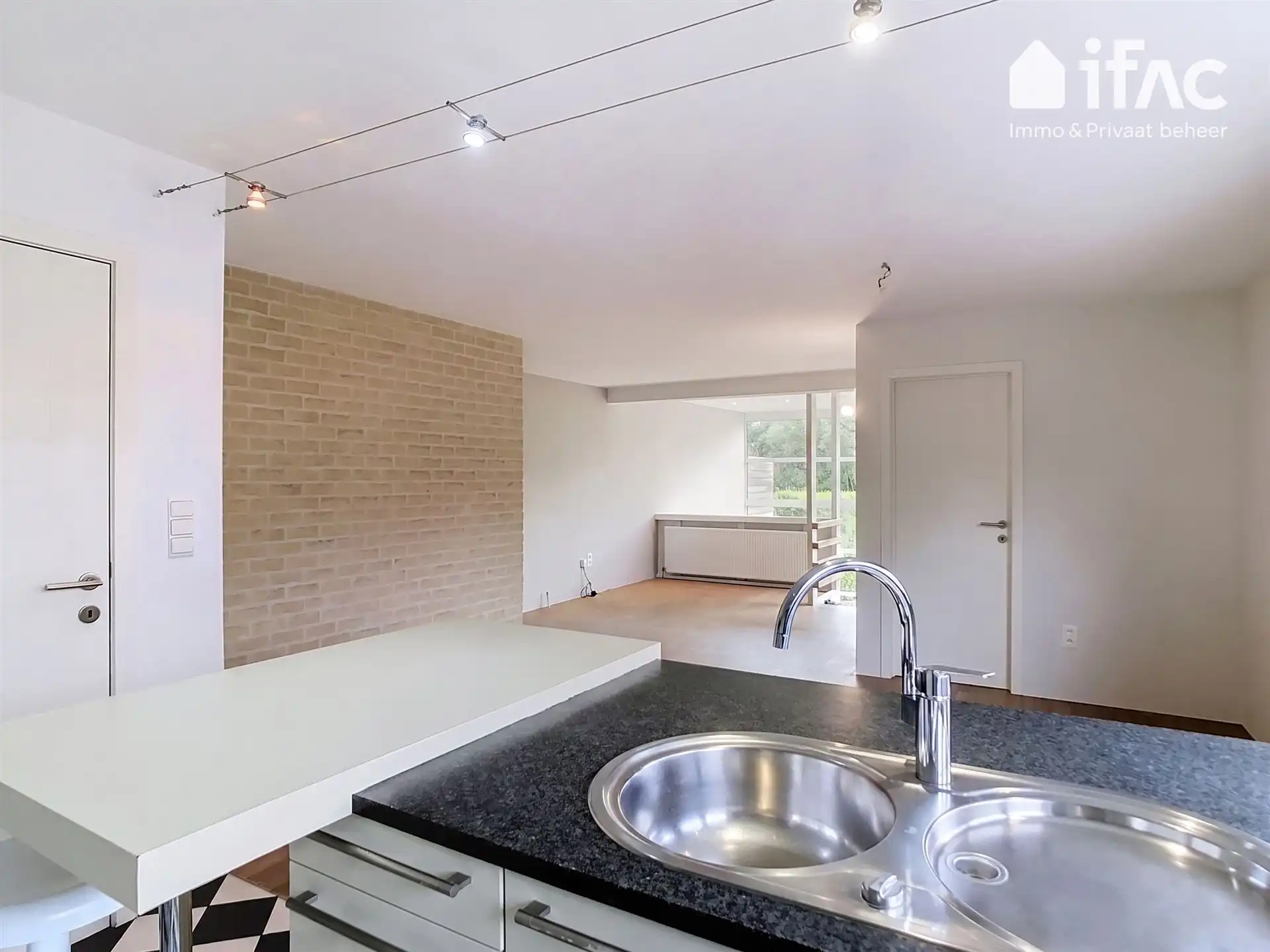 Mooi afgewerkte woning voorzien van zonnepanelen foto 7