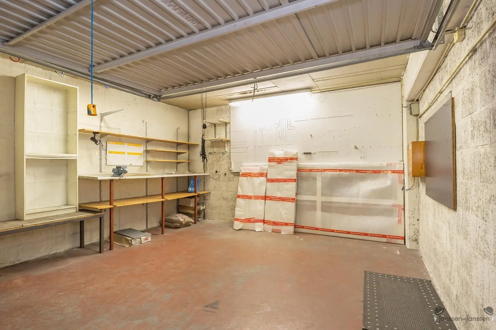 Centraal gelegen appartement met 3 slpks en 2 badkamers foto 20