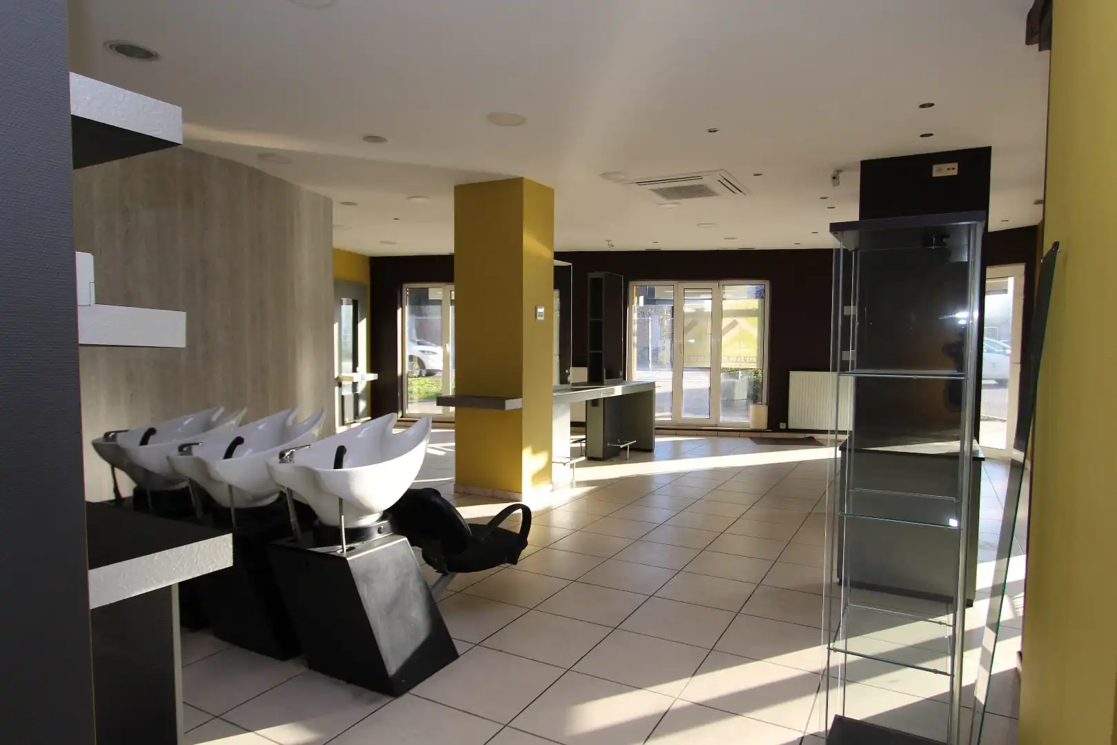 Handelsruimte op toplocatie en optimale zichtbaarheid in Tongeren foto 2