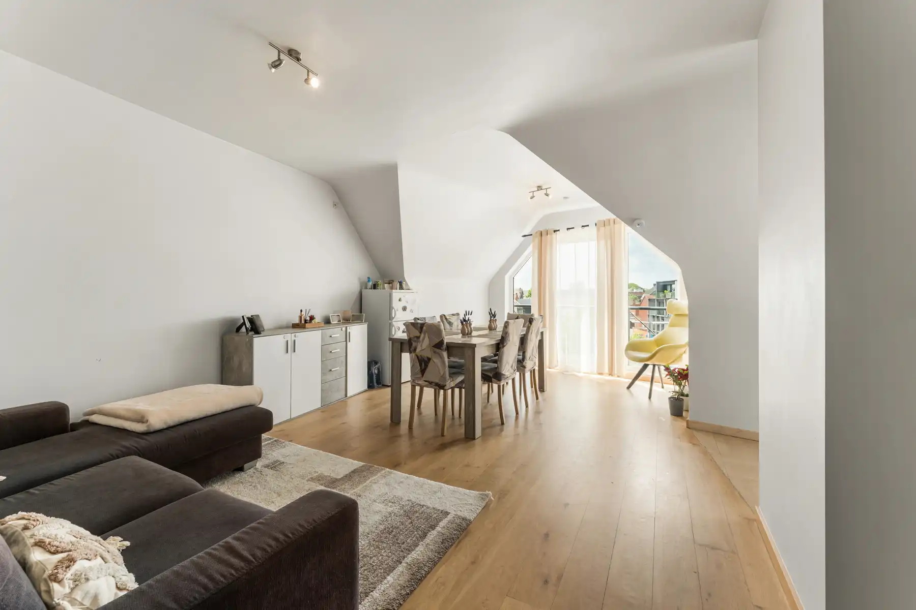 Opbrengsteigendom met 4 appartementen.  foto 33