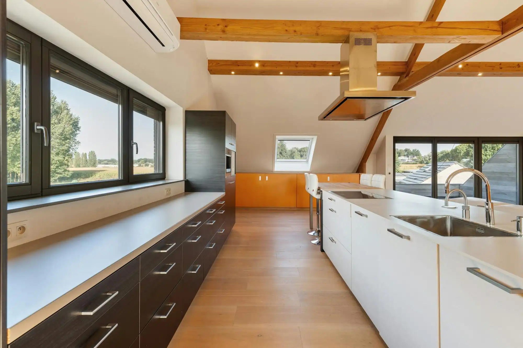 Ruime villa met tuin & 2 garages, ideaal als kangoeroewoning foto 25