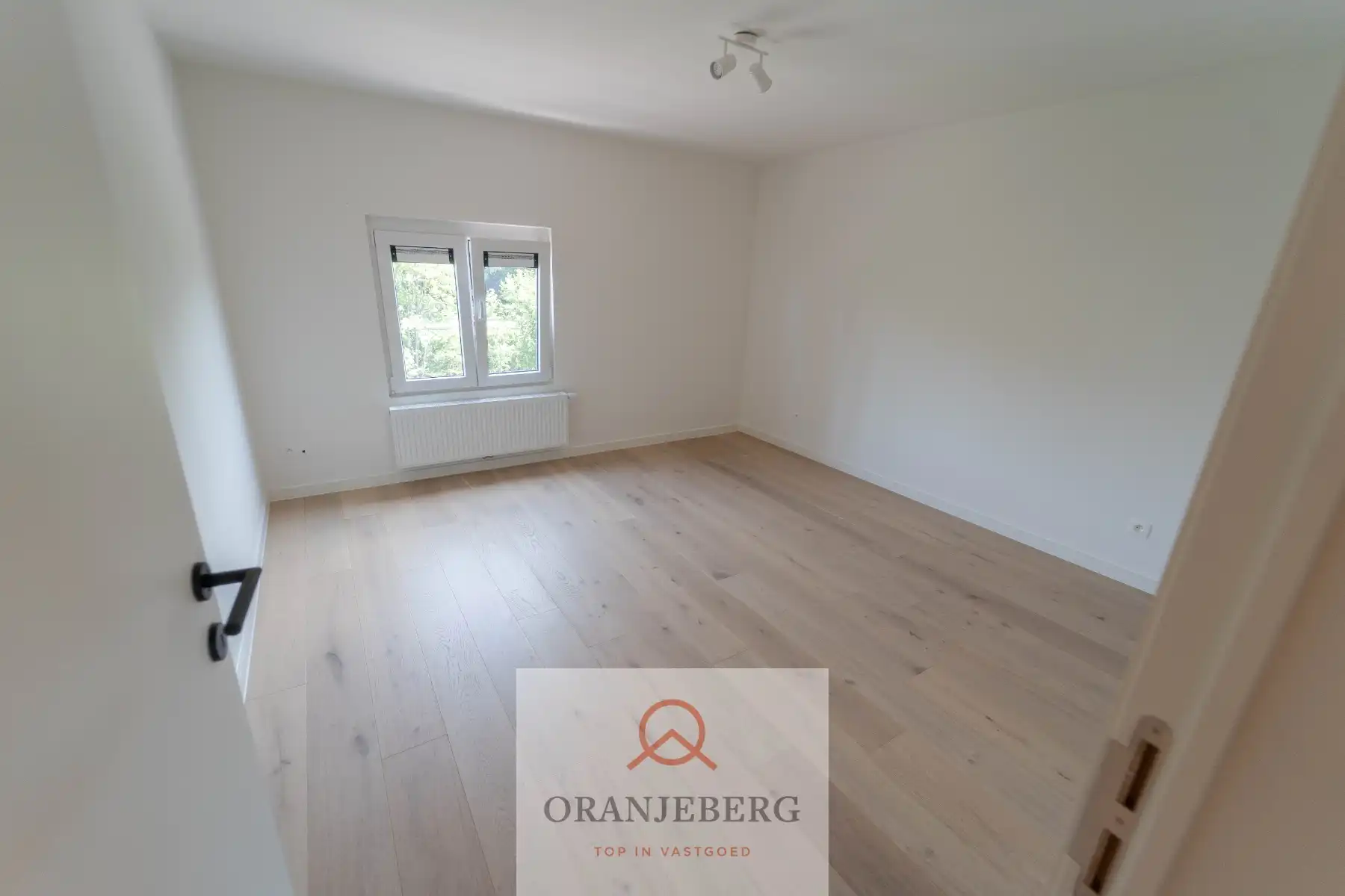 Lichtrijke gerenoveerde woning foto 27