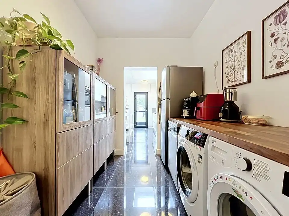 B&B Moment : Instapklare rijwoning met tuin op rustige ligging te koop in Lint foto 9