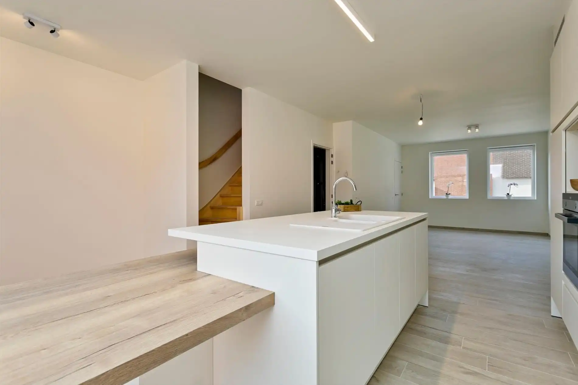 Nieuwbouwwoning met 4 slaapkamers en 2 badkamers! foto 6