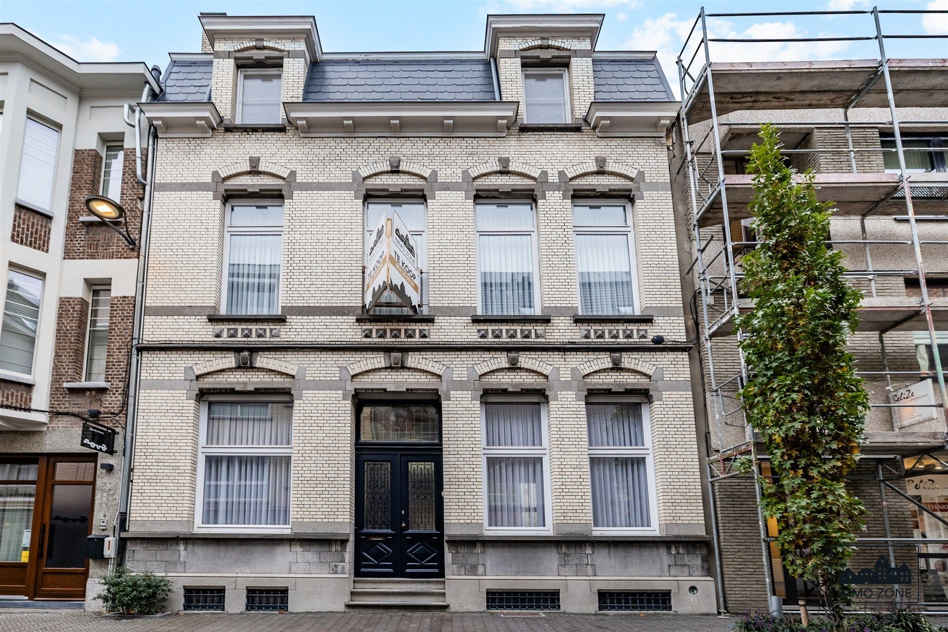 Herenhuis met dubbele garage op steenworp van Grote Markt foto 18