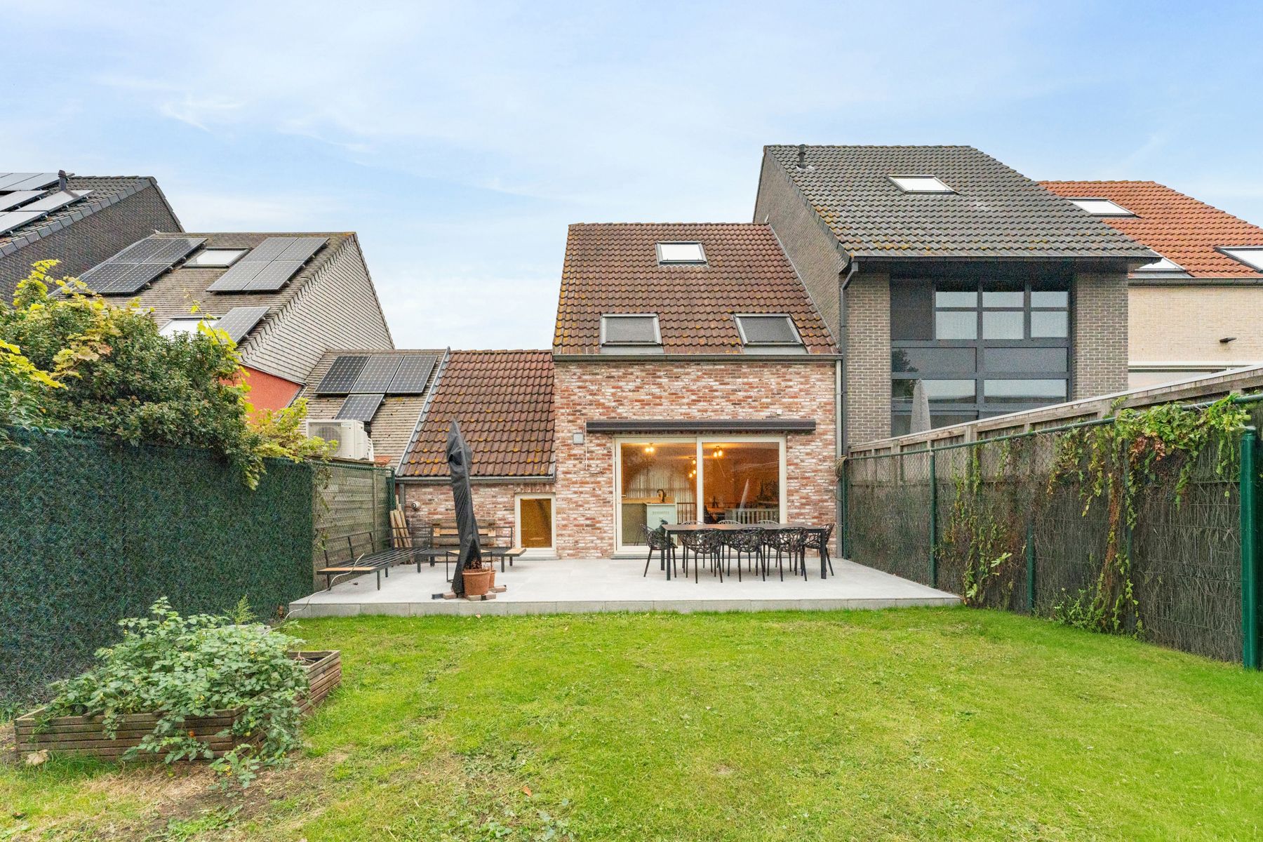 Instapklare woning  met 4 slpk, garage en stadstuin foto 17