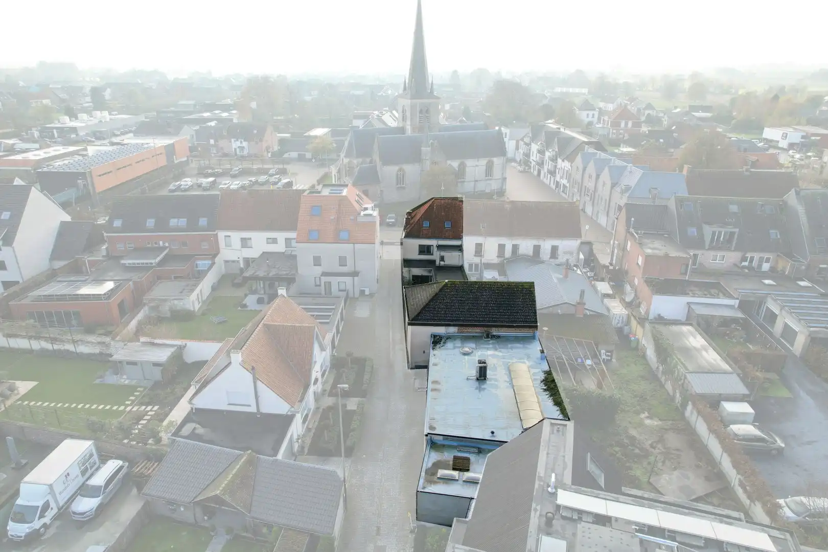 Ruim veelzijdig handelspand met woonst in hartje Kruisem foto 4