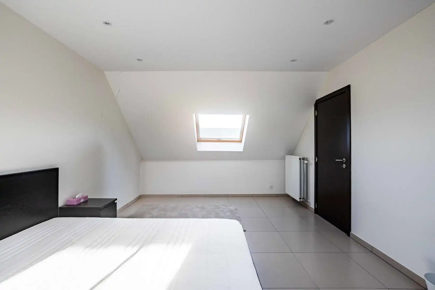 Instapklare recente woning met 5 slaapkamers en 3 badkamers! foto 24