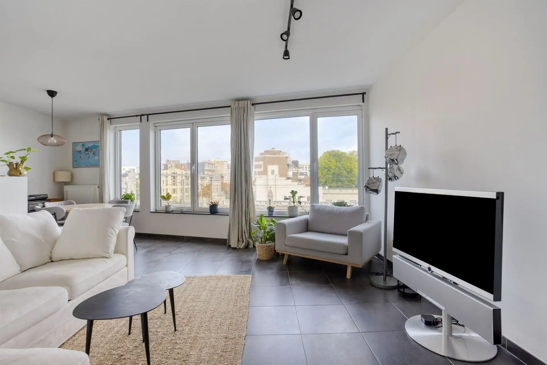 Modern 1-slaapkamerappartement in hartje Antwerpen! foto 3