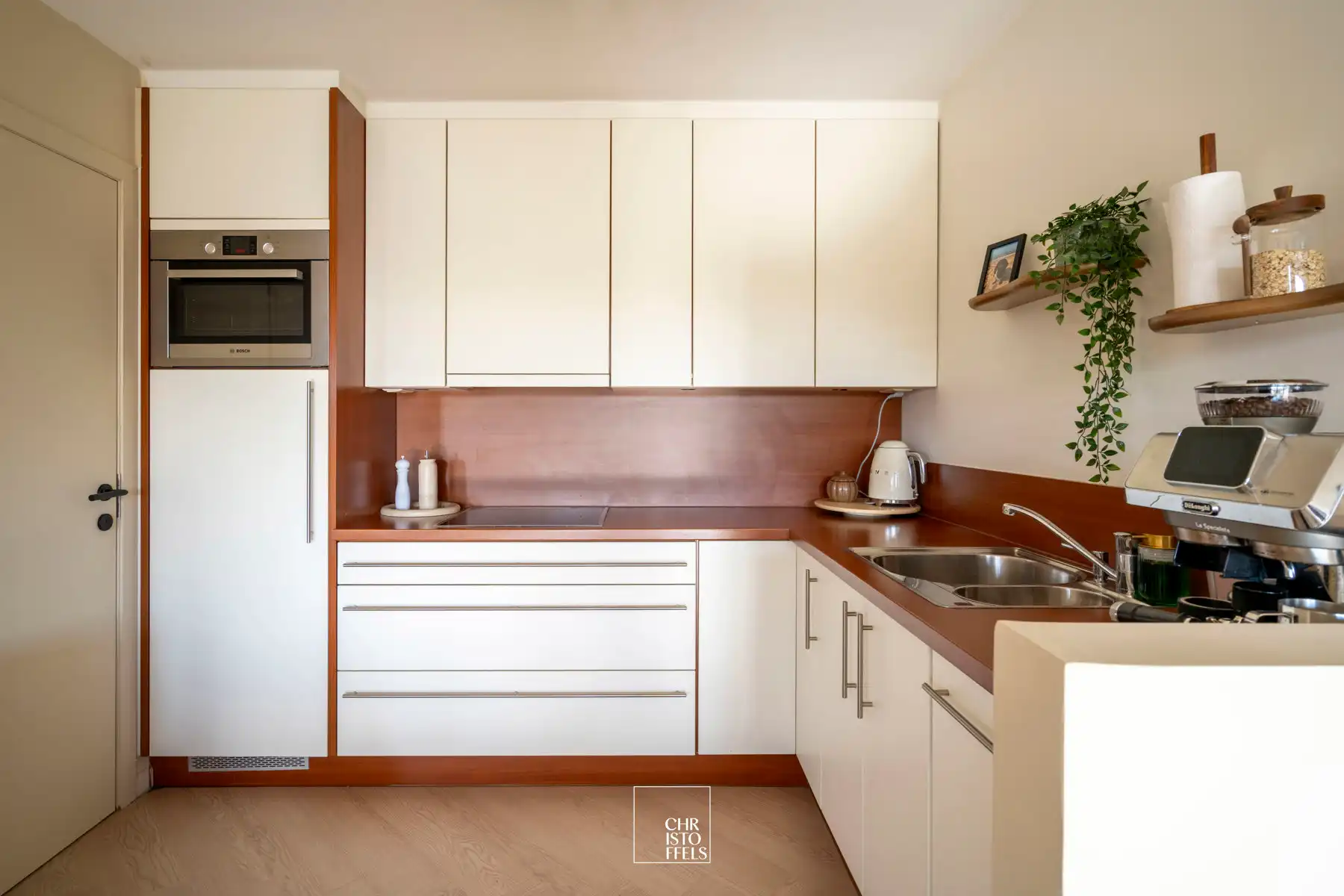 Stijlvol gerenoveerd 2-slaapkamerappartement (101m²) met garagebox in Lanaken!  foto 10