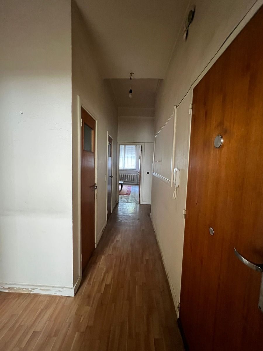 Te renoveren gelijkvloers appartement met 2 slaapkamers foto 13