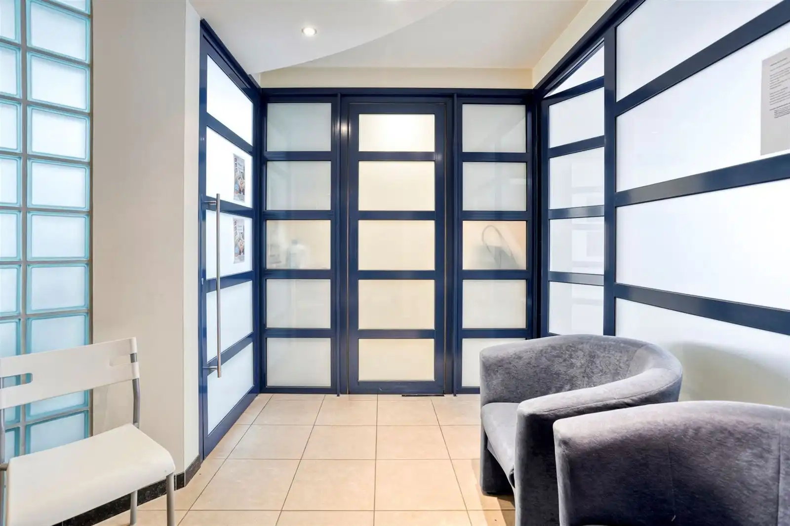 Praktijk (label B) met 4 staanplaatsen en ruim terras  foto 6