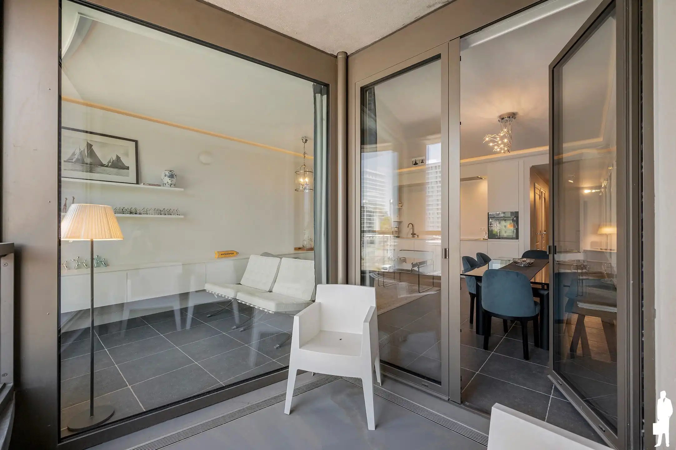 Lichtrijk BEN-appartement met open waterzicht in London Residence foto 2
