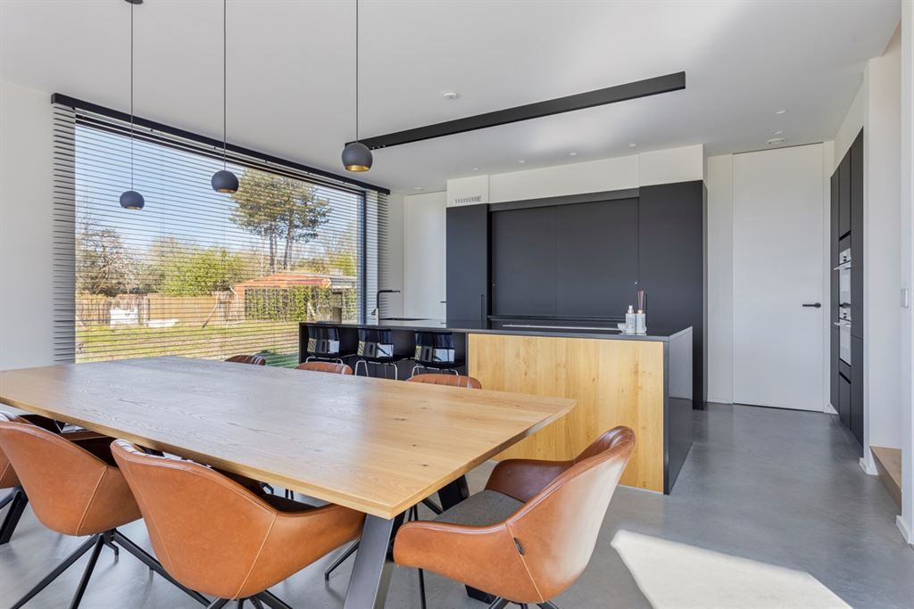 Hypermoderne villa op een echte toplocatie foto 14