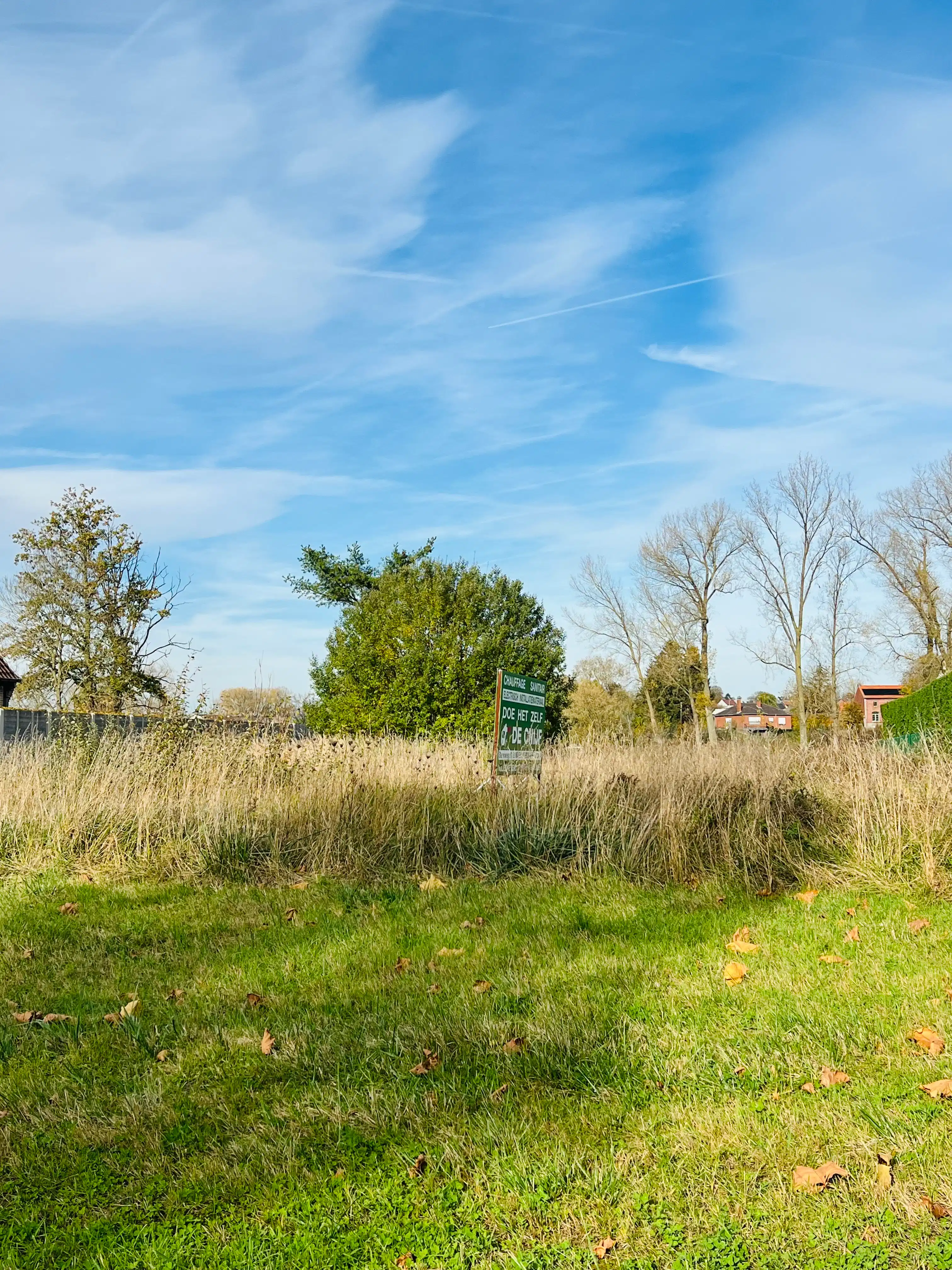 Mooie bouwgrond van 11a92ca voor open bebouwing, met een straatbreedte van 20,80 meter en landelijk uitzicht op de dorpskerk. Maakt deel uit van een goedgekeurde niet vervallen verkaveling. foto 5
