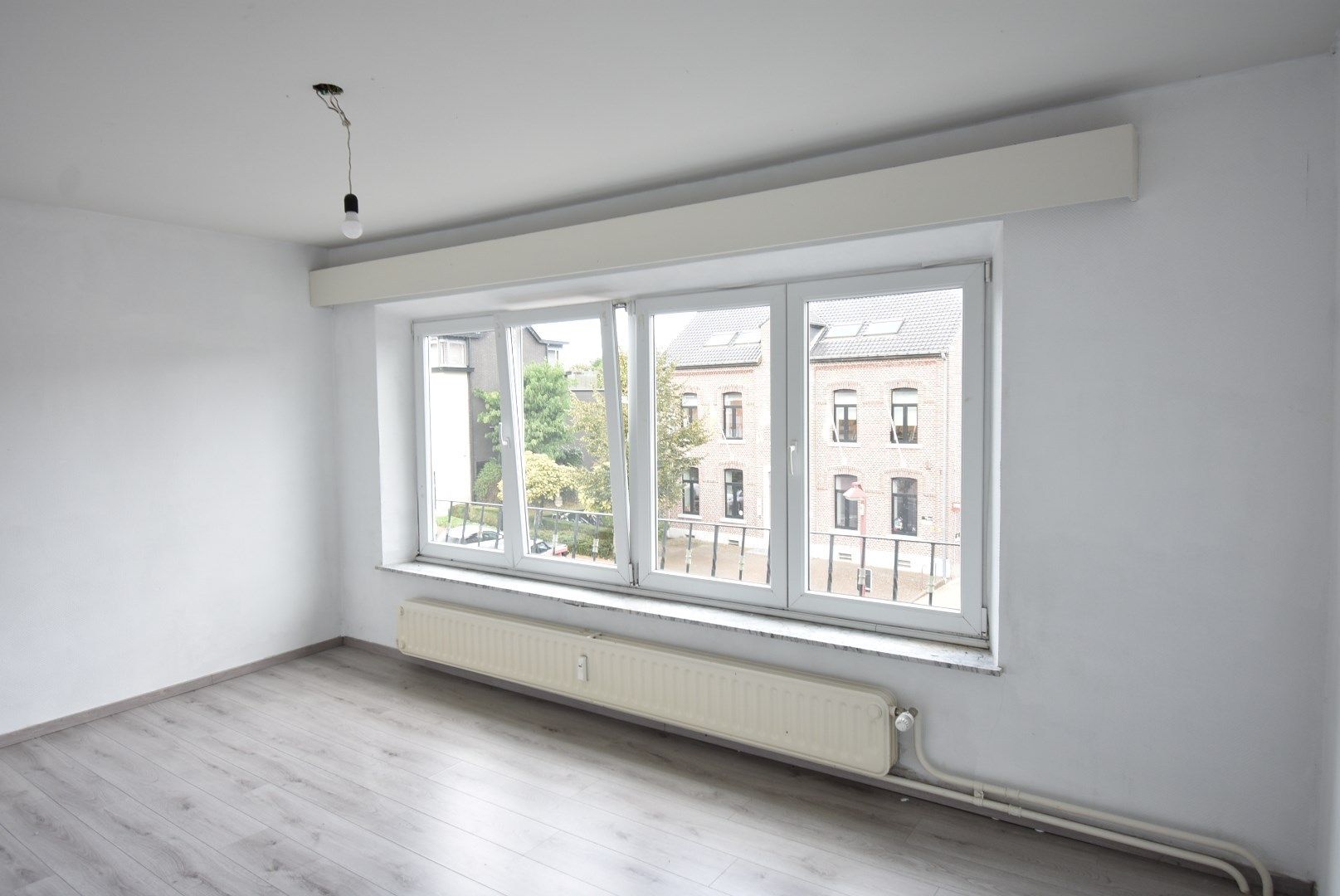 Degelijk appartement met 2 slaapkamers in centrum Hoeselt foto 11