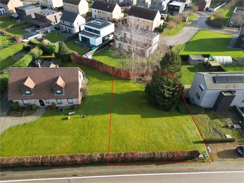 GOED GELEGEN BOUWGROND GESCHIKT VOOR OPEN BEBOUWING IN HEERS foto {{pictureIndex}}