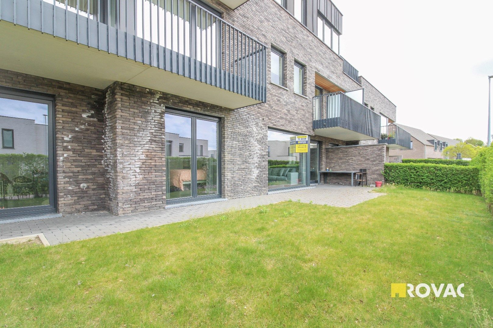 Gelijkvloers appartement met tuin en garage! foto 10