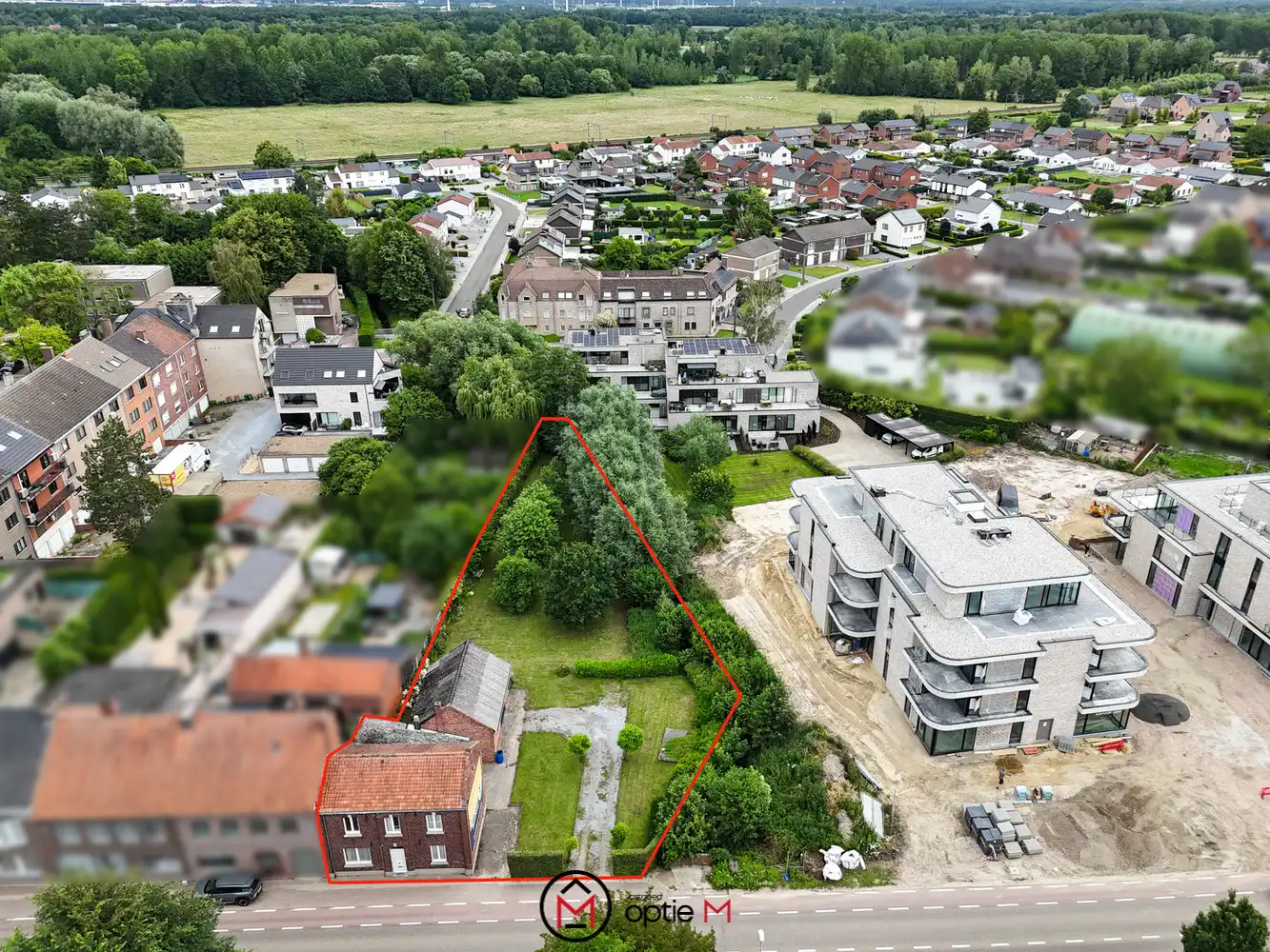 Te renoveren gezinswoning te koop in Bilzen-Hoeselt – met ruime tuin, garage en vijf slaapkamers foto 2