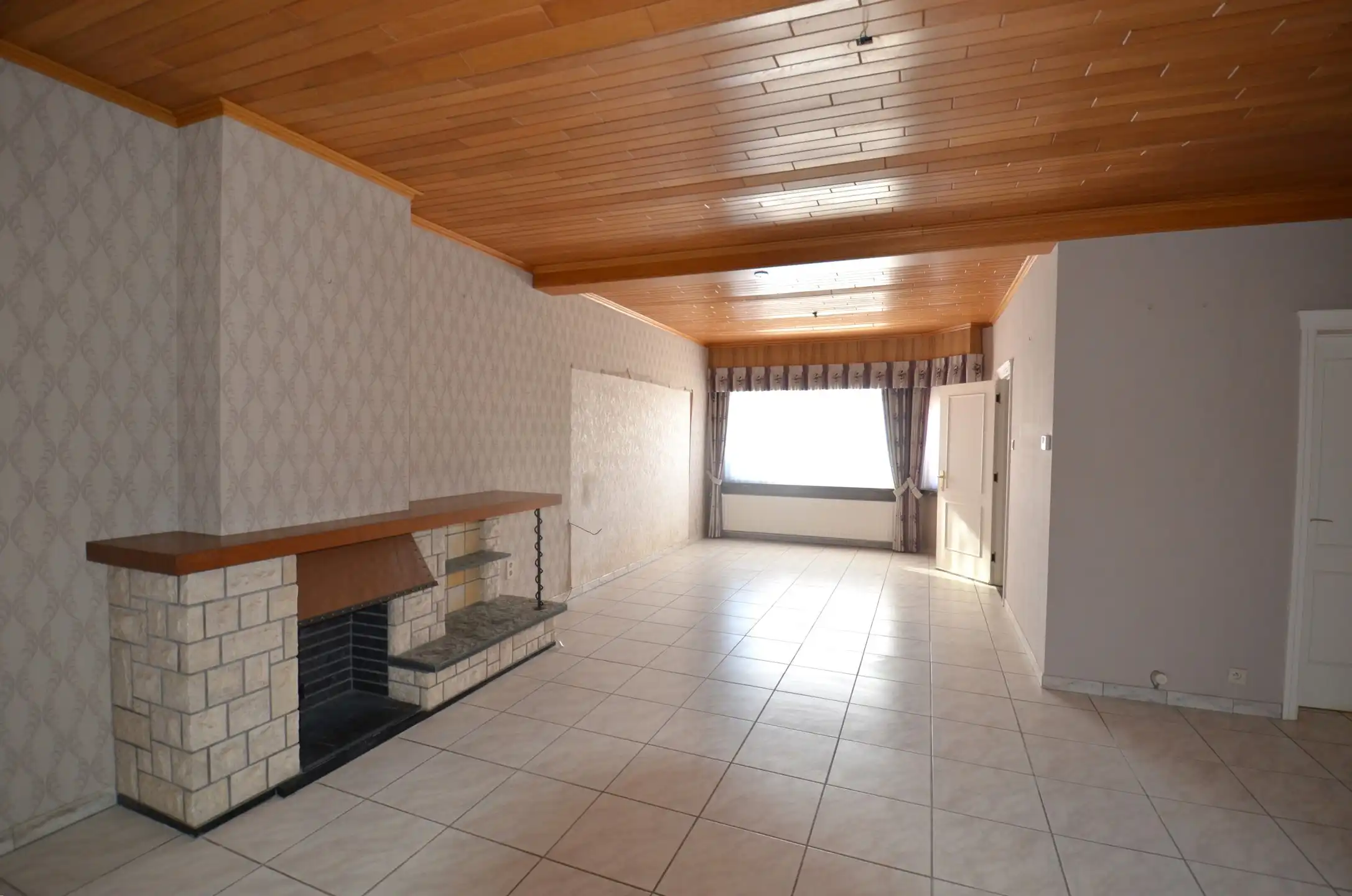 Te renoveren woning met 3 slaapkamers, tuintje en dubbele garage foto 8