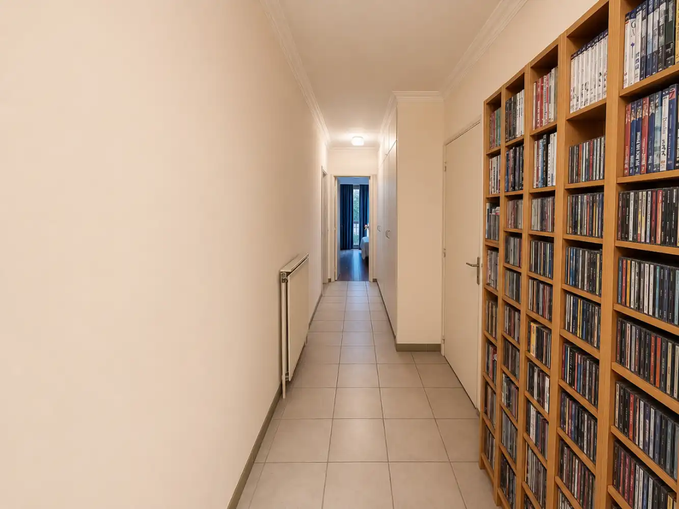 Ruim appartement te huur op de Grote Markt in Blankenberge met twee slaapkamers. Met een terrasje vooraan en achteraan- uw ideale uitvalsbasis aan de Belgische kust! foto 9