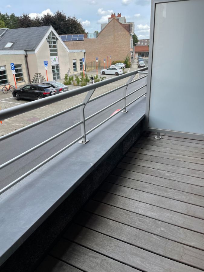 ruim instapklaar twee slaapkamer appartement met groot terras & gelijkvloerse garage foto 21