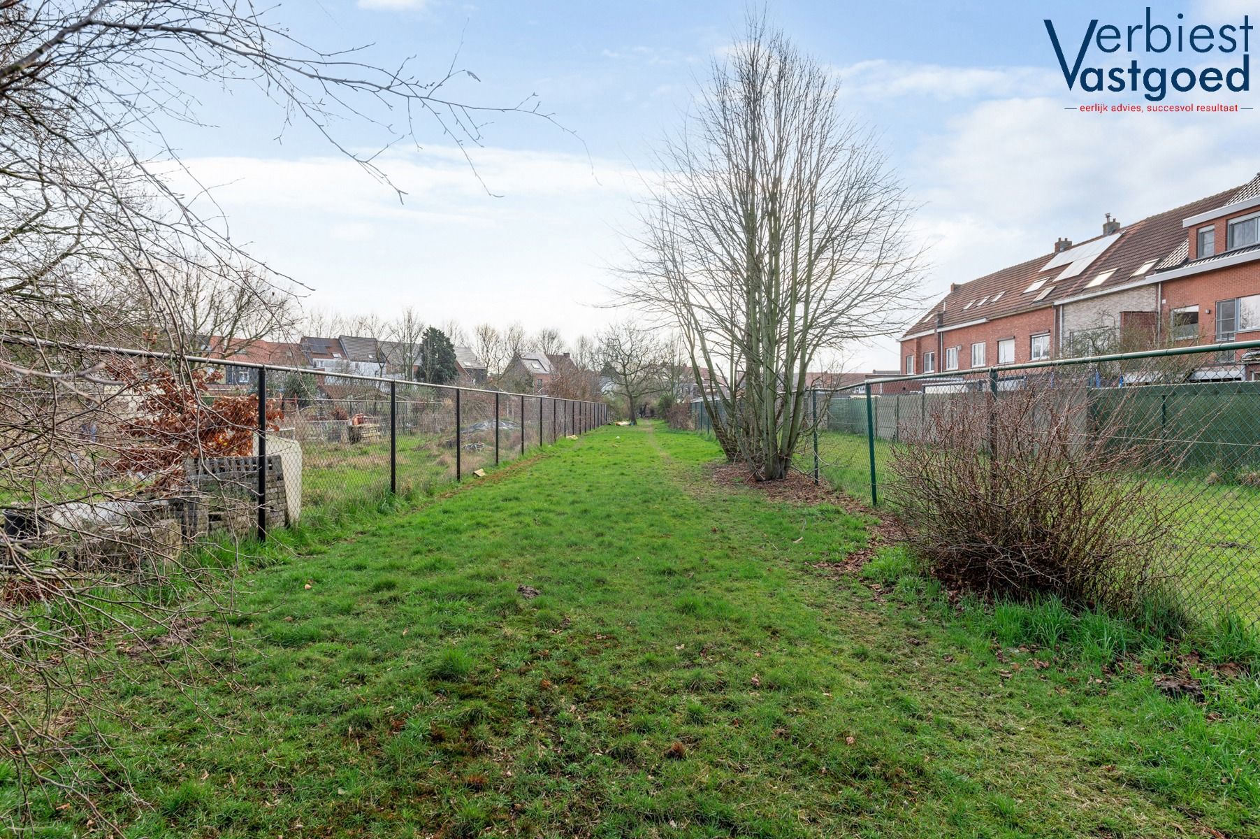 Charmante en Instapklare Woning met Unieke Tuin in Ekeren. foto 23