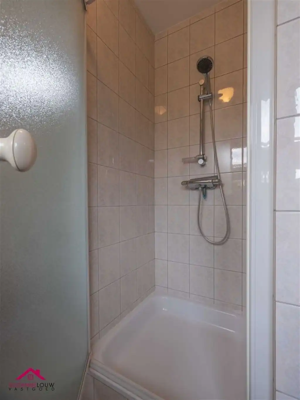 Ruime vrijstaande en instapklare woning in hedendaagse stijl foto 27