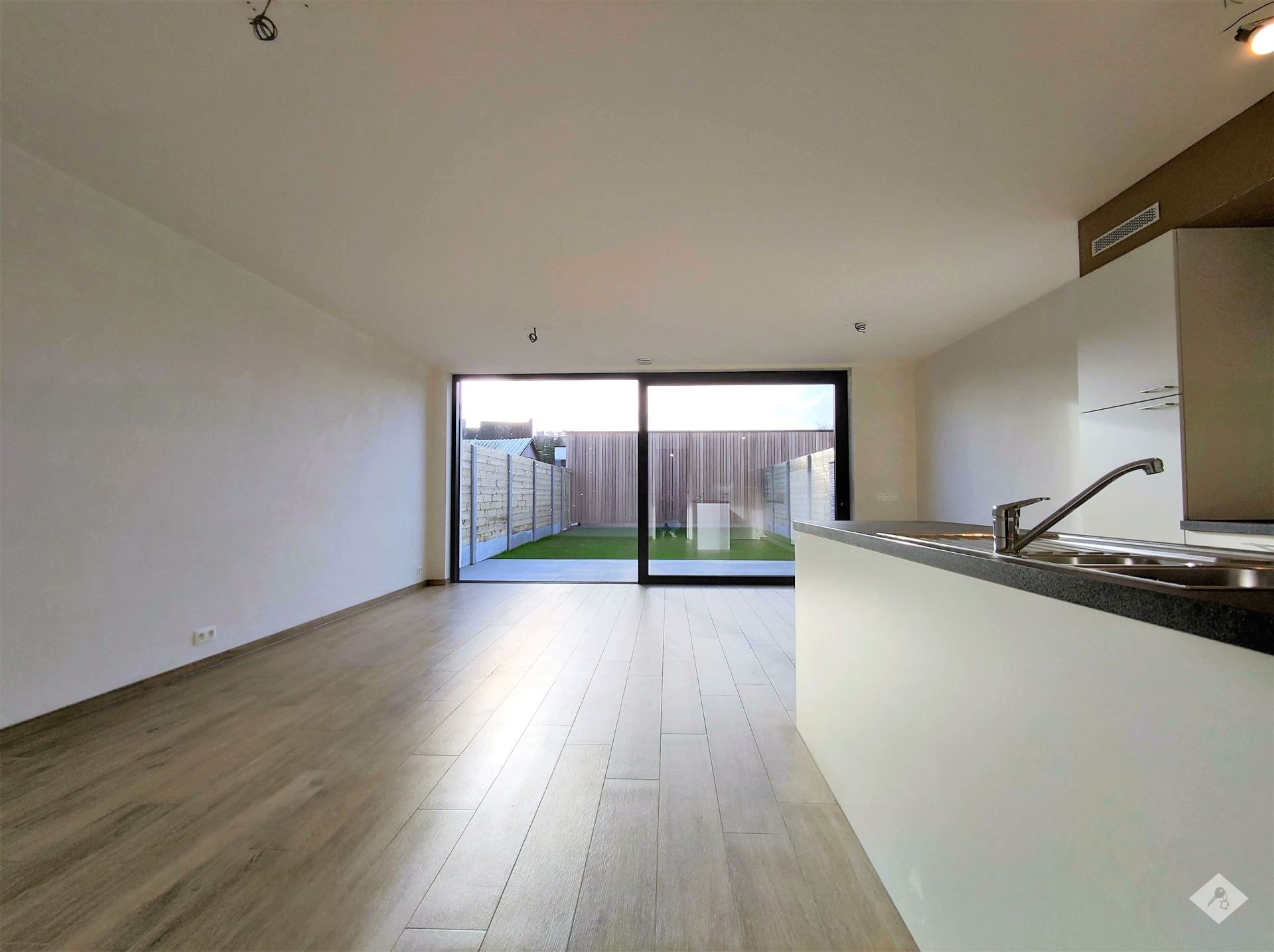 Prachtig gelijkvloers appartement met tuin in hartje Buggenhout foto 2