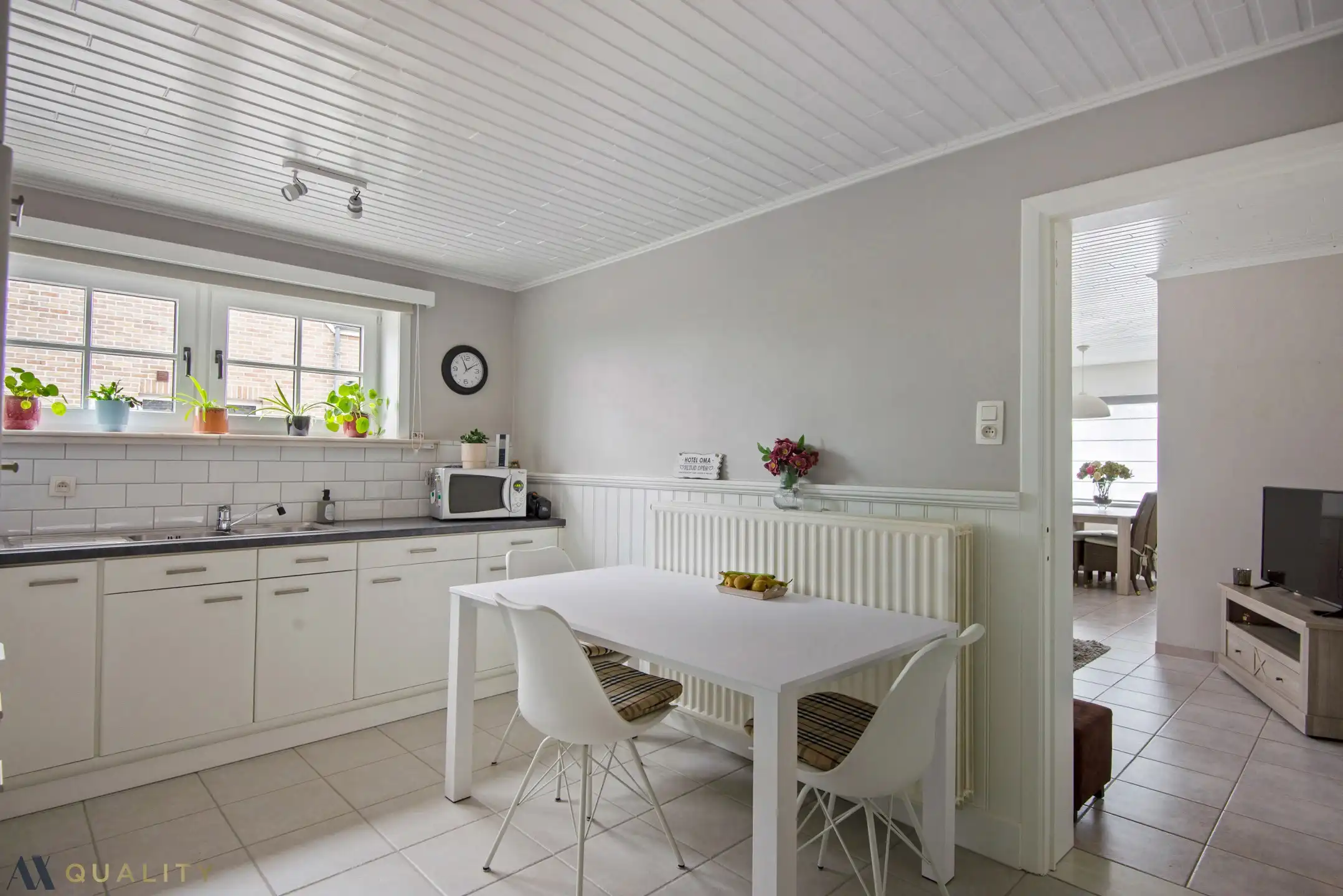 Deze instapklare ééngezinswoning met 3 slpk., ruime koer (146 m²), garage (26 m²) en diverse bergruimtes op een terrein van 301 m² foto 6