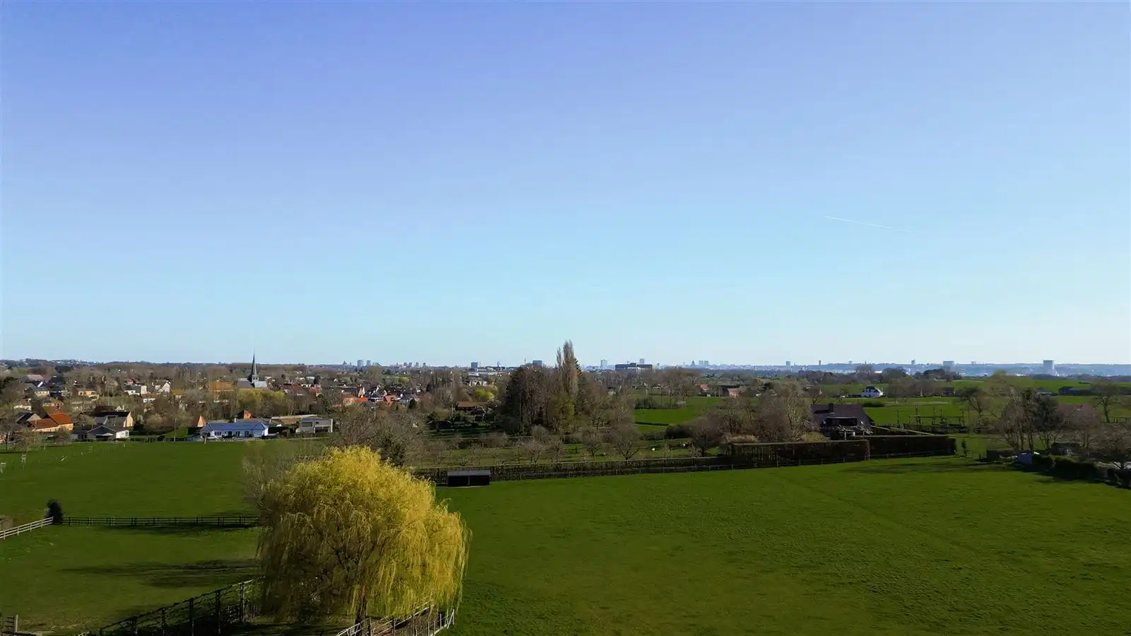 Mooie bouwgrond in rustige straat foto 2