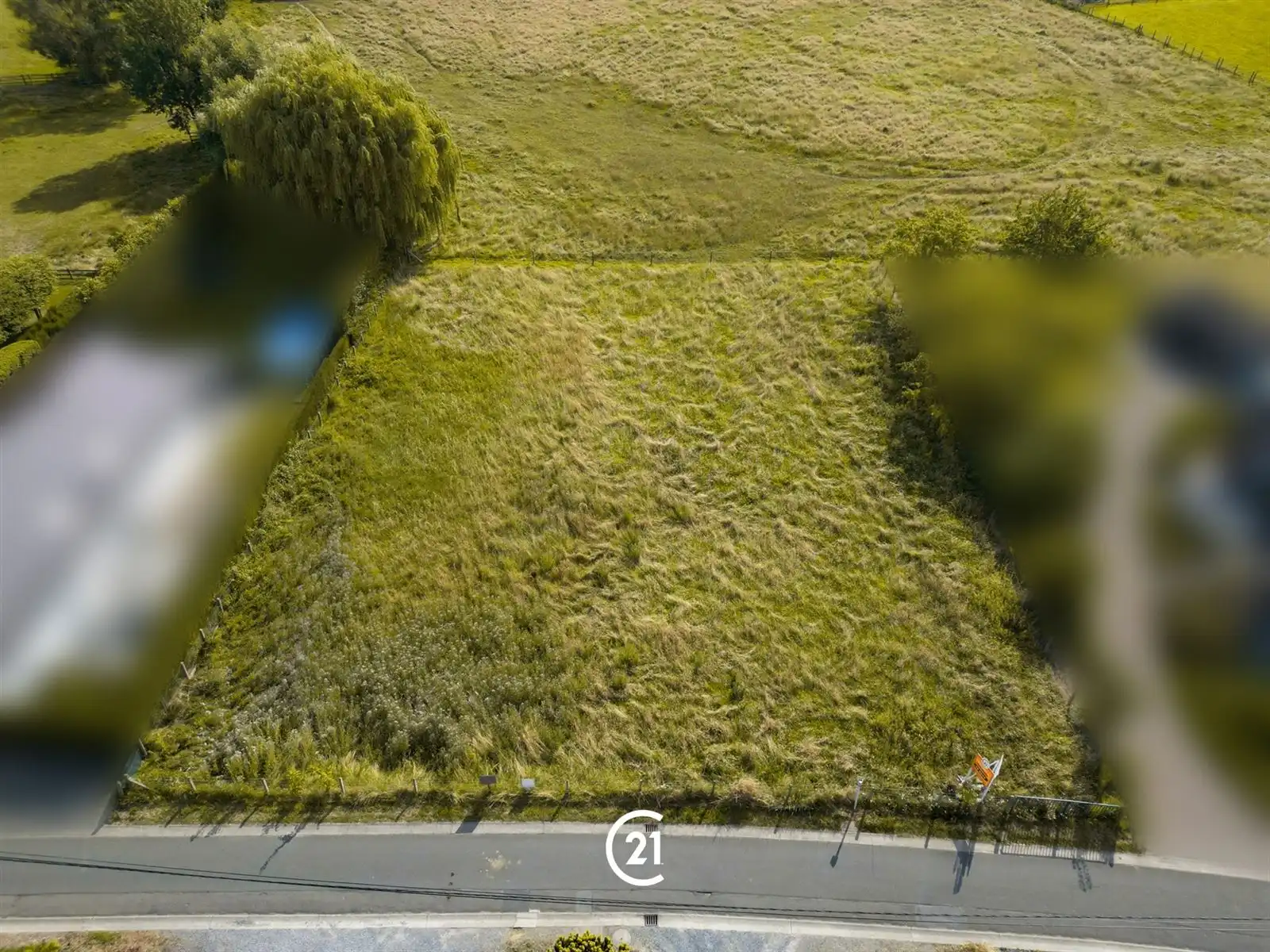 Voor wie op zoek is naar ruimte, rust en een uitstekende ligging is dit een unieke kans. foto 2