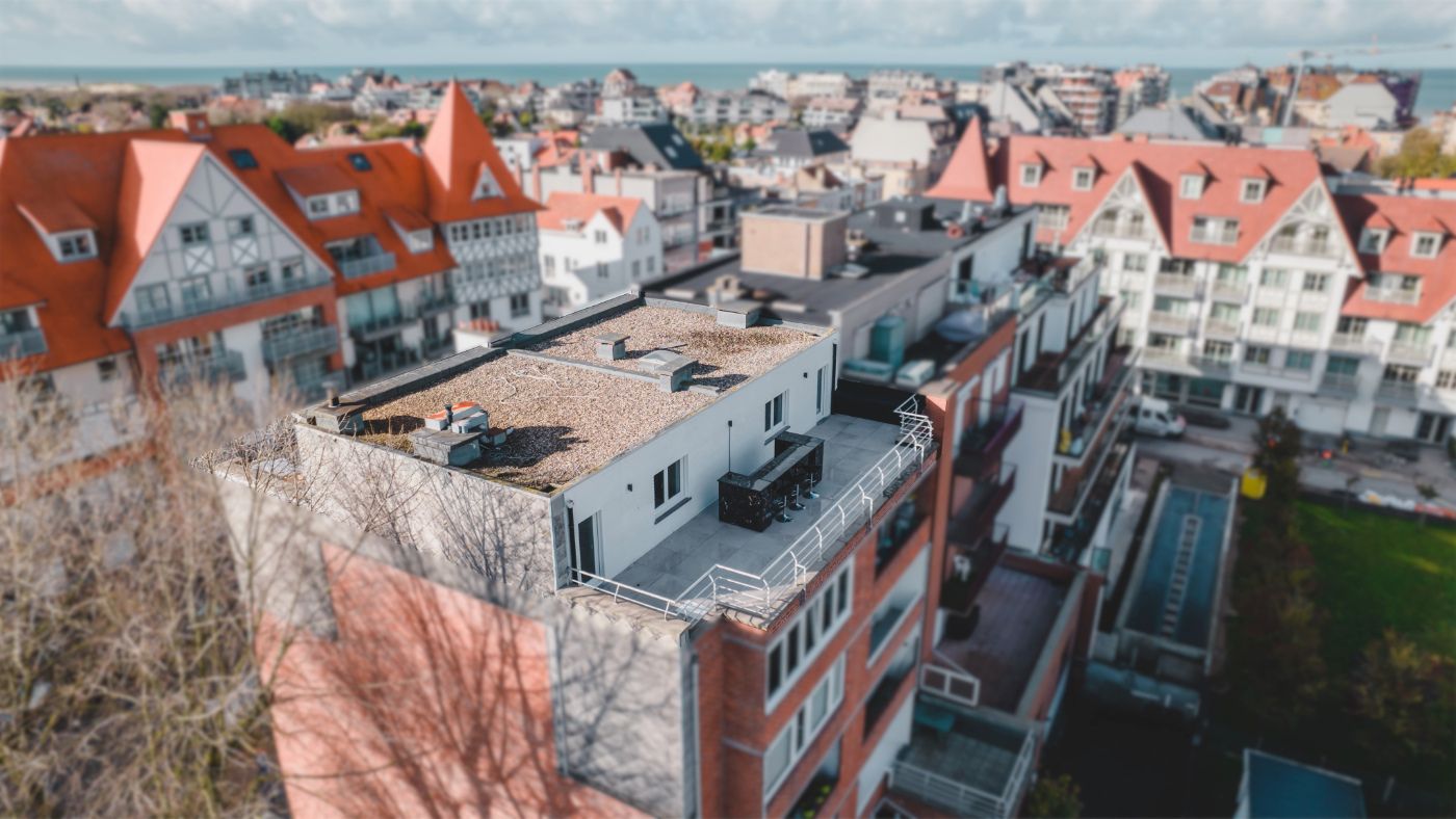 Prachtig gerenoveerd penthouse met 2 slaapkamers en ruime terrassen foto 3