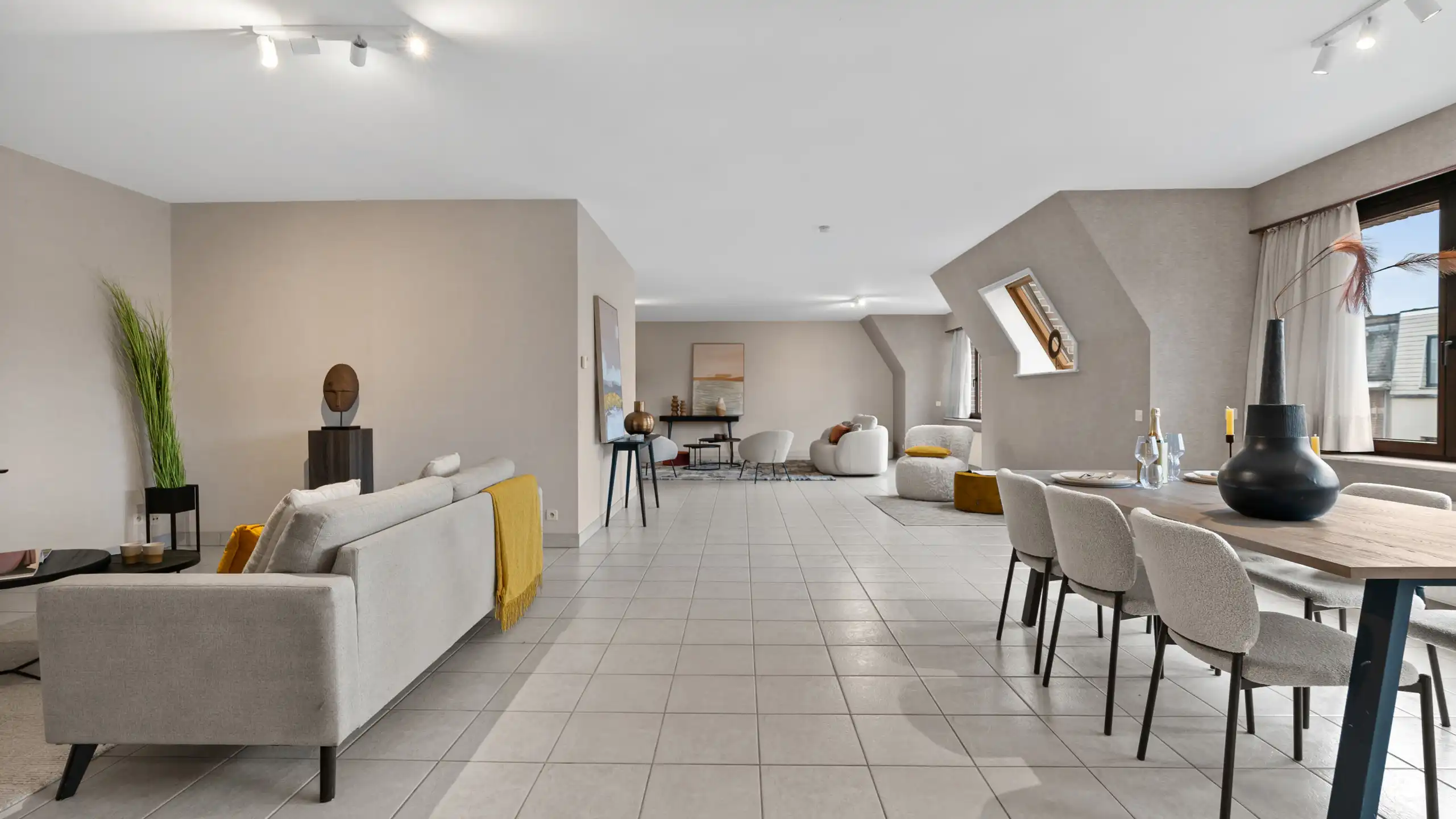 Ruim appartement van 245 m² centraal in Mortsel foto 5