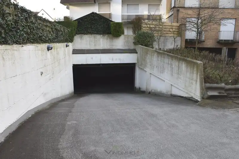 Praktische garagebox van Residentie Pentagon, gelegen aan Jozef Nellenslaan 73. foto 4