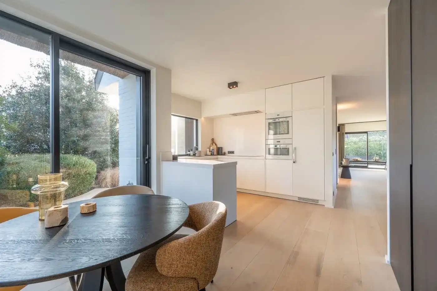Charmante alleenstaande villa verscholen in een rustige laan te Knokke foto 4