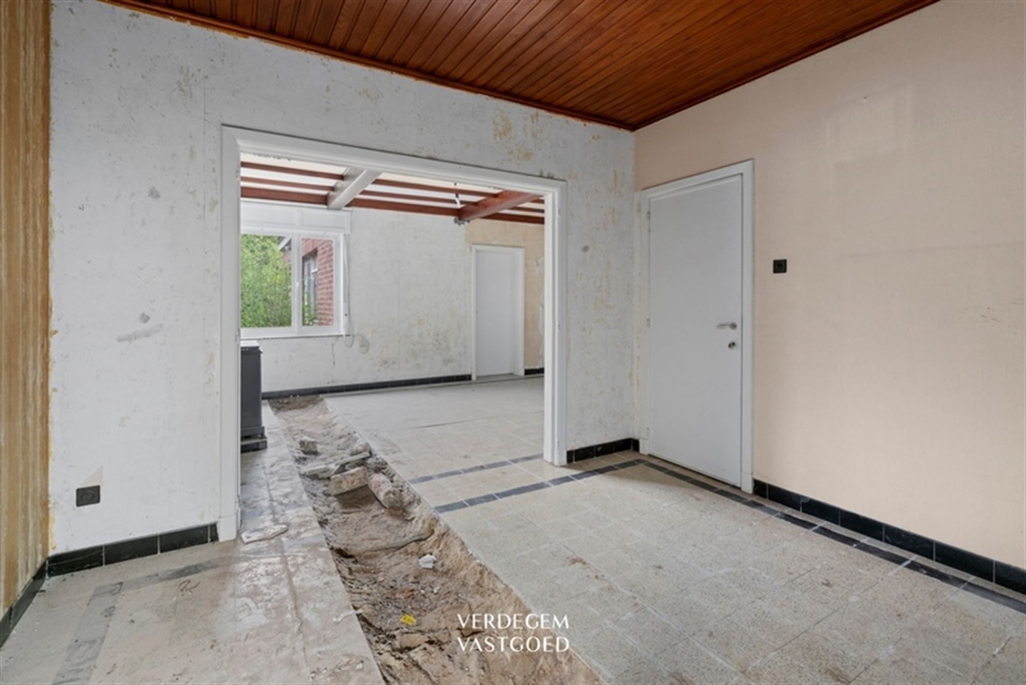 Woning met 3 slaapkamers en tuin voor totaalrenovatie foto 4