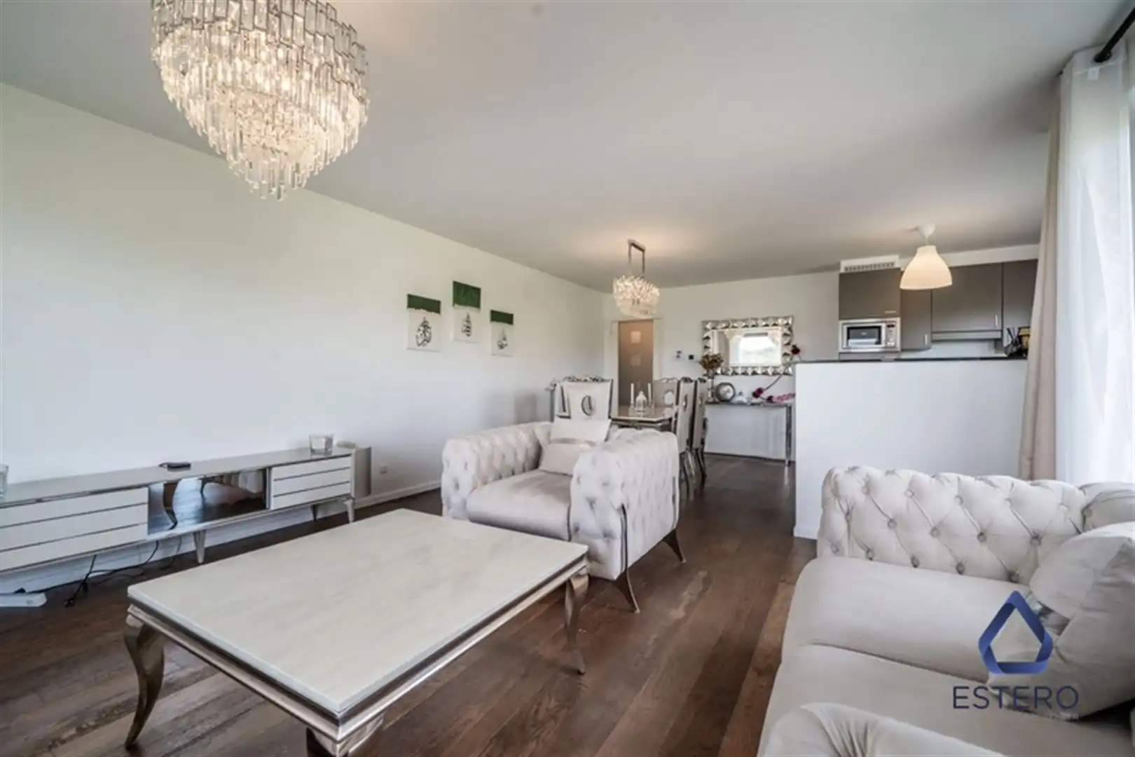 Ruim en lichtrijk appartement met 3 slaapkamers en terras foto 4