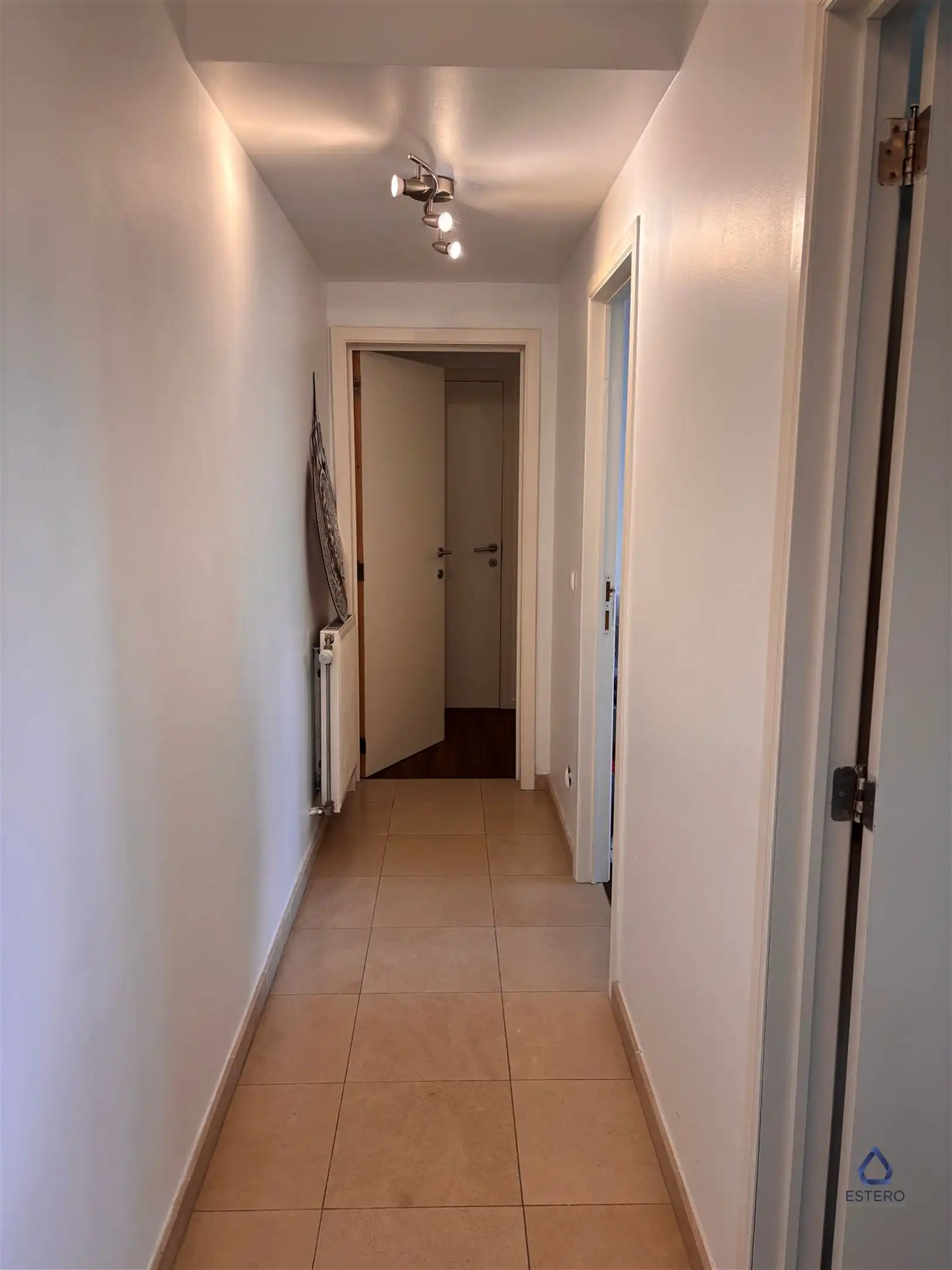 Ruim en lichtrijk appartement met 3 slaapkamers en terras foto 4