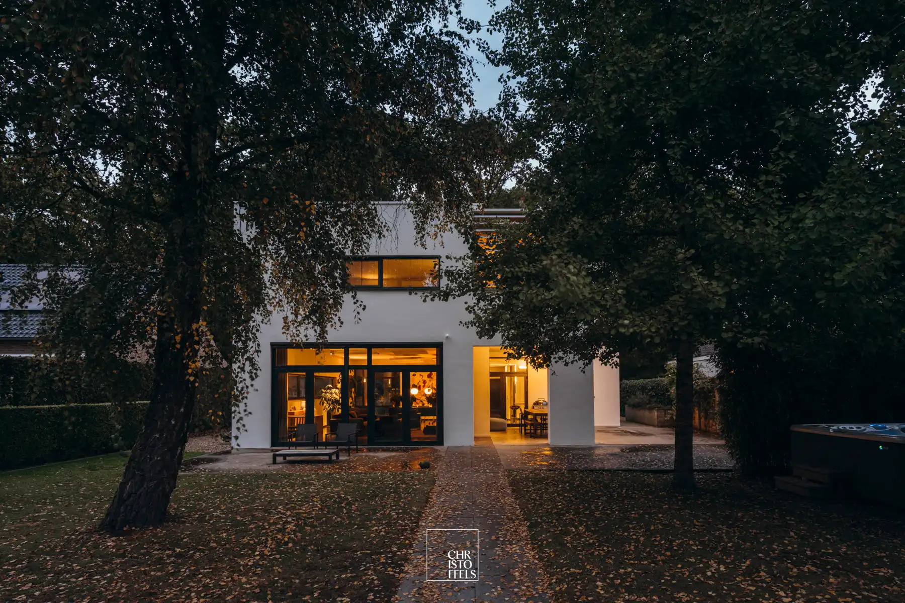 Architecturale villa  (488m²) met buitenzwembad op perceel van 1.281m²  foto 14