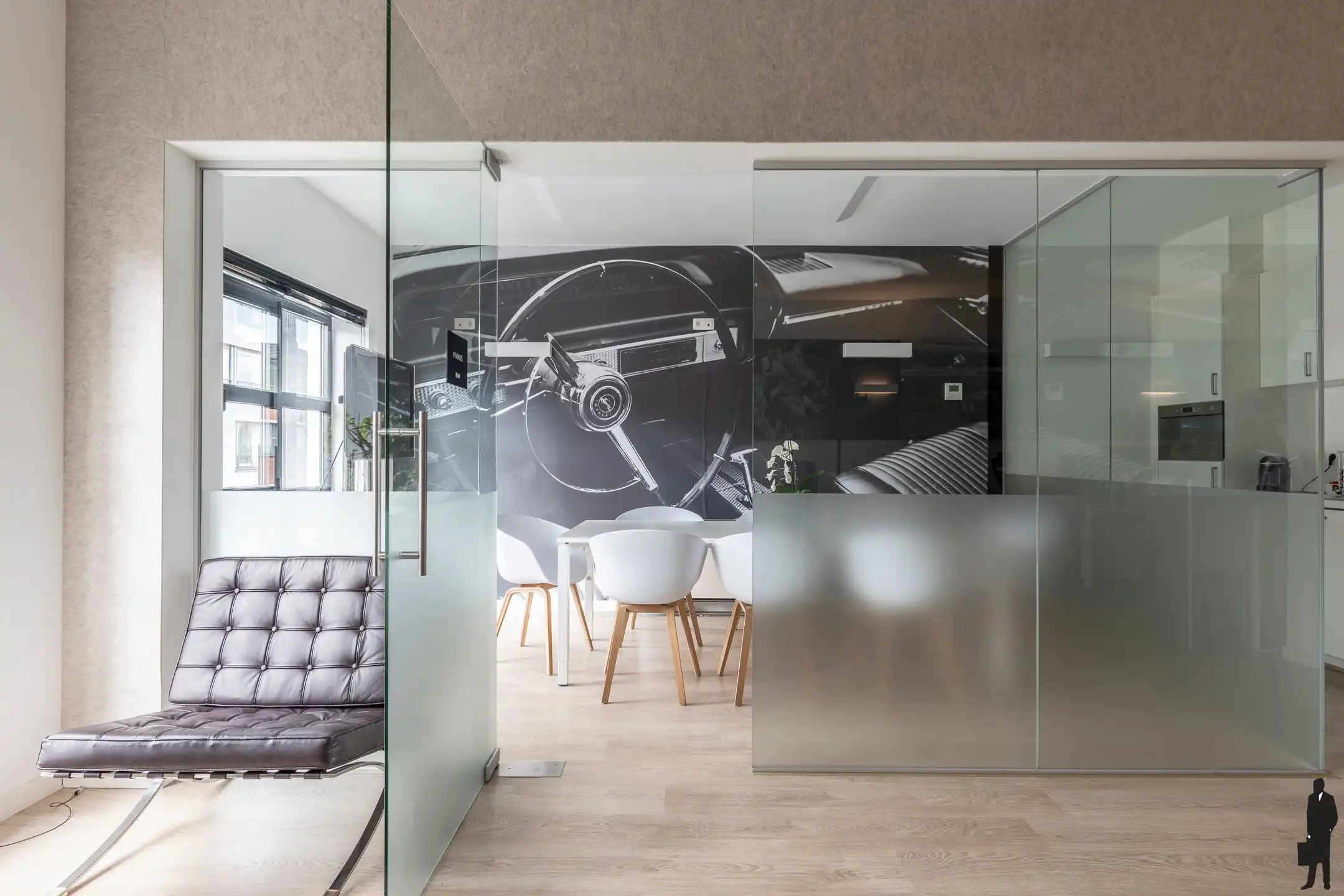 Instapklaar kantoor met terras en parking in Turnhout foto 8