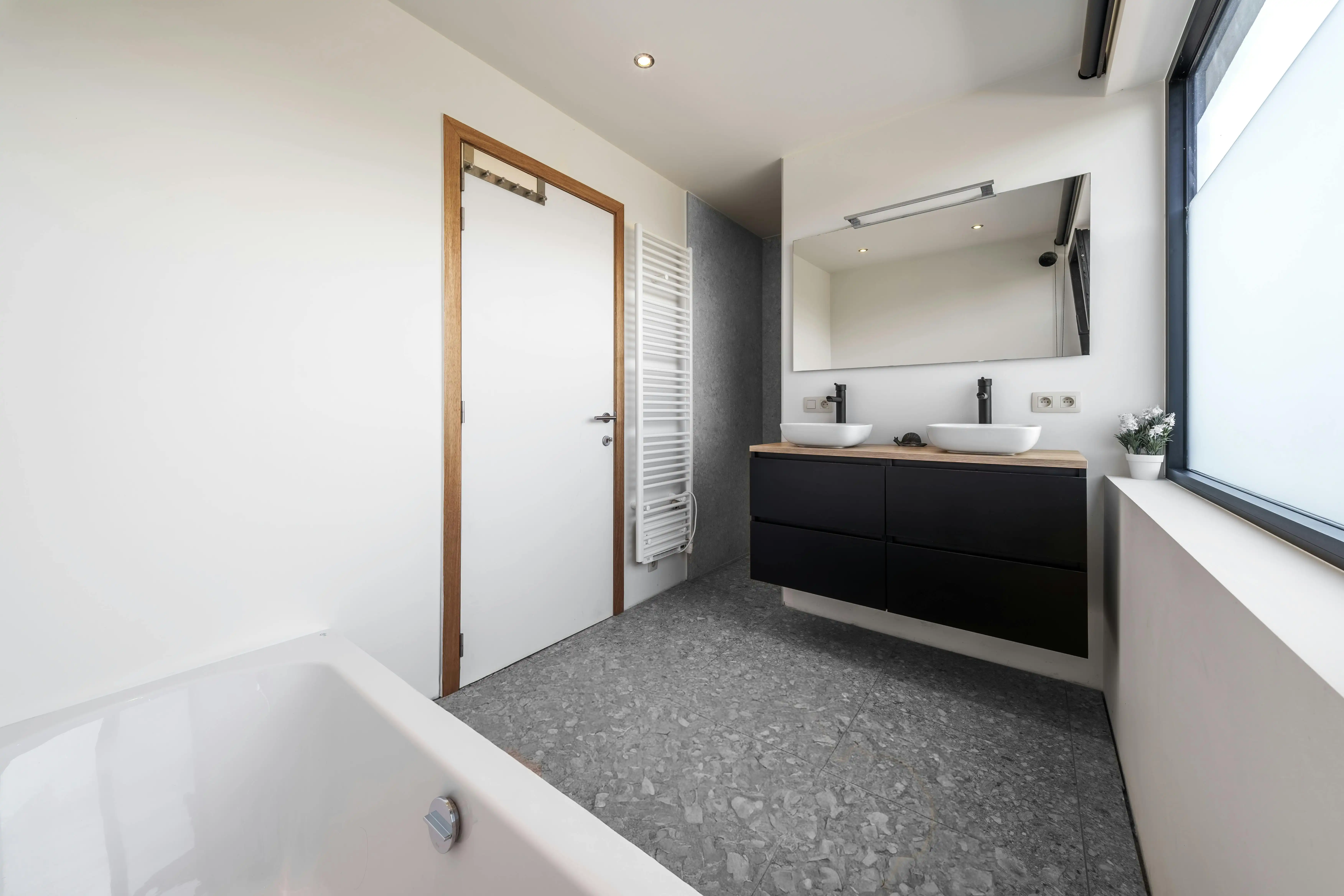 Exclusief huis te koop in Sint-Jan met zwembad foto 25